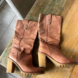 brand new UGG leather boots size 8,5-9